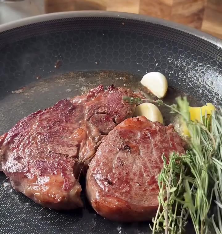 Seared halal ribeye steaks from a recipe by Sara Ali (@dieteticaesthetic)